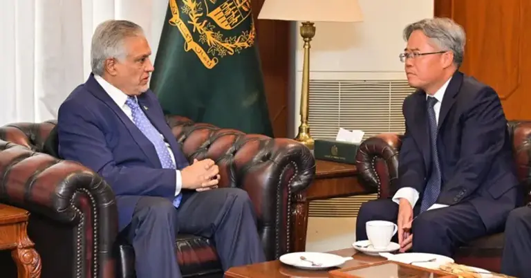 চীনা রাষ্ট্রদূত জিয়াং জাইদং এবং পাকিস্তানের উপপ্রধানমন্ত্রী ও পররাষ্ট্রমন্ত্রী ইসহাক দার